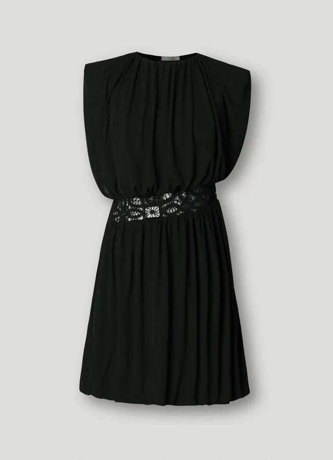 Minikleid mit Häkelverzierung Minikleid mit Häkelverzierung