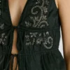 Oberteil mit Stickdetails