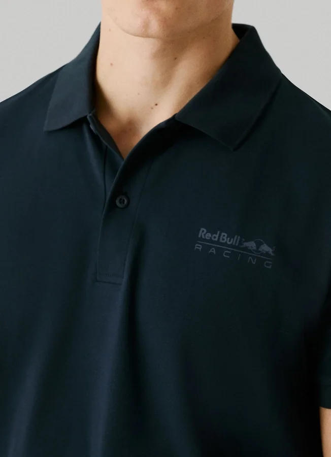 Piqué-Polo mit Aufdruck auf der Rückseite Piqué-Polo mit Aufdruck auf der Rückseite