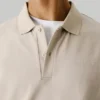 Piqué-Polo mit Aufdruck auf der Rückseite Piqué-Polo mit Aufdruck auf der Rückseite