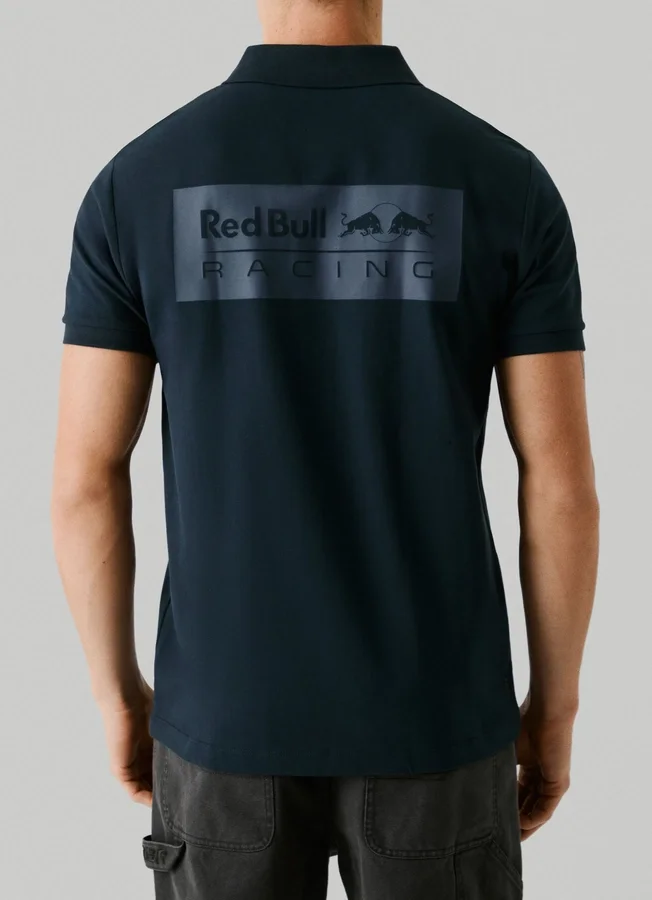 Piqué-Polo mit Aufdruck auf der Rückseite Piqué-Polo mit Aufdruck auf der Rückseite