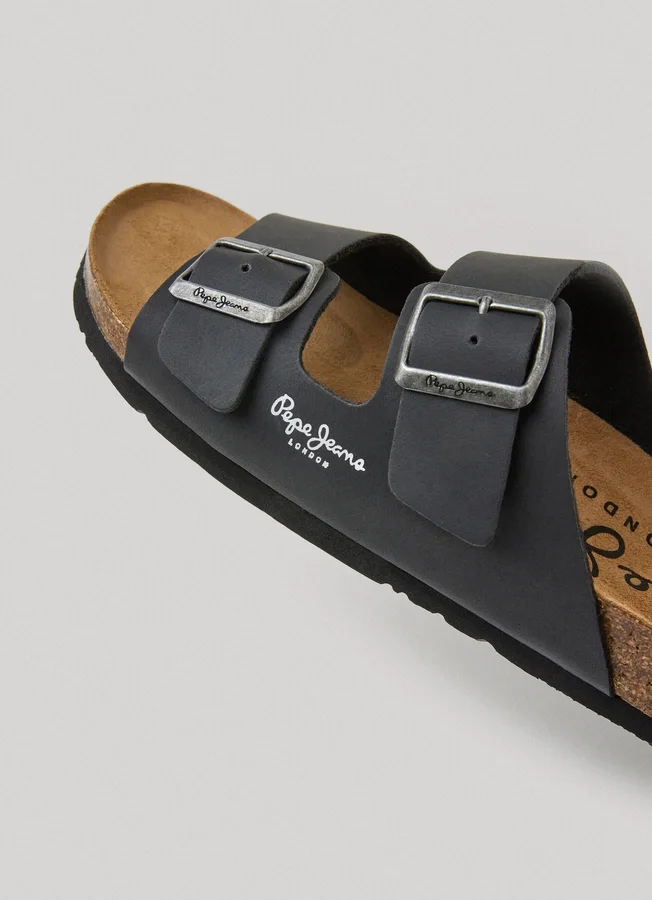 Sandalen mit doppelter Schnalle Sandalen mit doppelter Schnalle