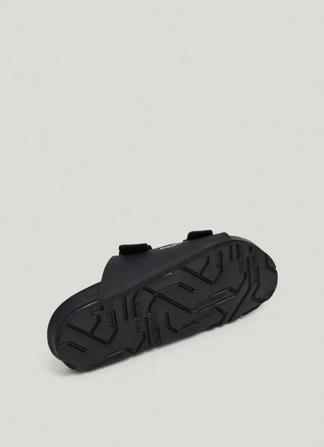 Sandalen mit doppelter Schnalle Sandalen mit doppelter Schnalle
