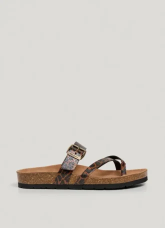 Sandalen mit Tierprint und Schnalle