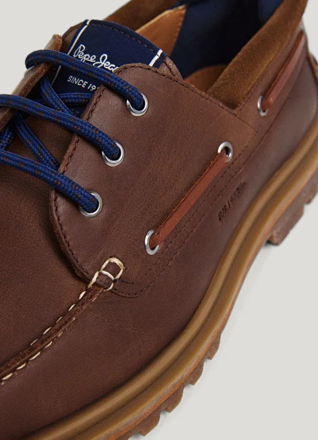 Segelschuhe aus Leder Segelschuhe aus Leder