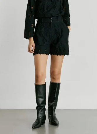 Shorts mit durchbrochenen Details