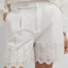 Shorts mit durchbrochenen Details