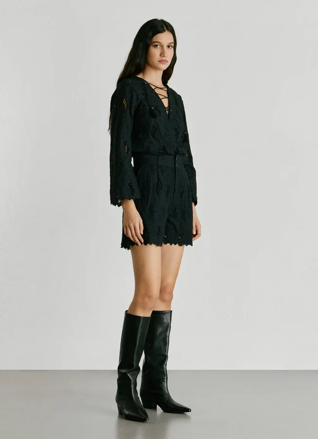 Shorts mit durchbrochenen Details Shorts mit durchbrochenen Details