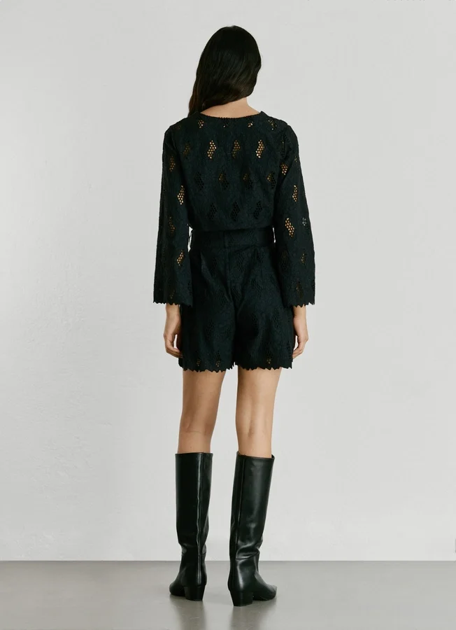 Shorts mit durchbrochenen Details Shorts mit durchbrochenen Details