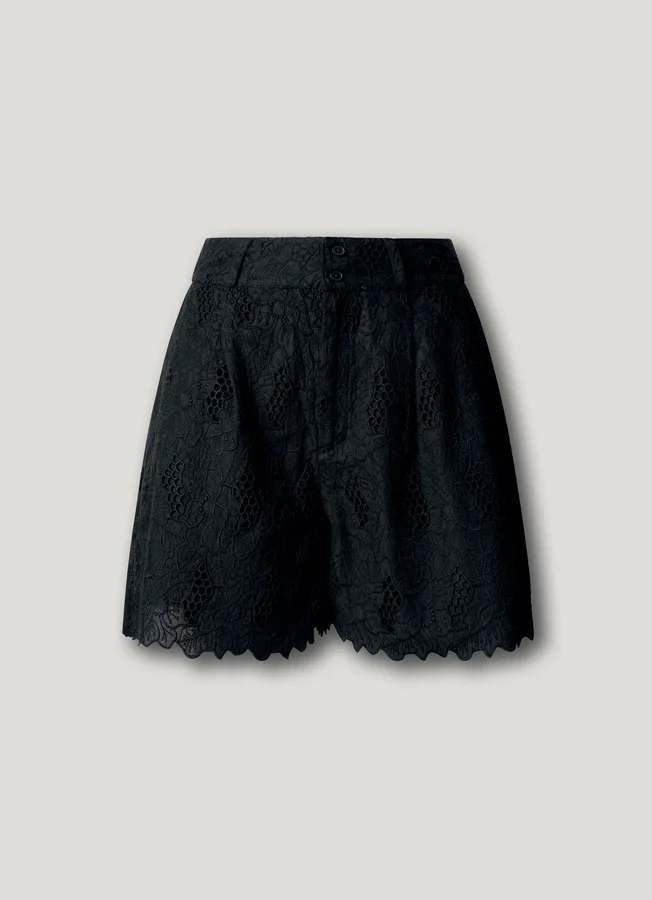 Shorts mit durchbrochenen Details Shorts mit durchbrochenen Details
