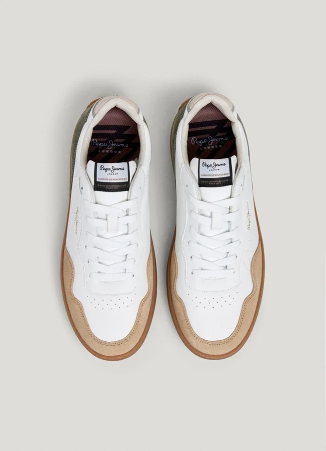 Sneaker aus Leder mit Details aus Wildleder Sneaker aus Leder mit Details aus Wildleder