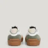 Sneaker aus Leder mit Details aus Wildleder Sneaker aus Leder mit Details aus Wildleder