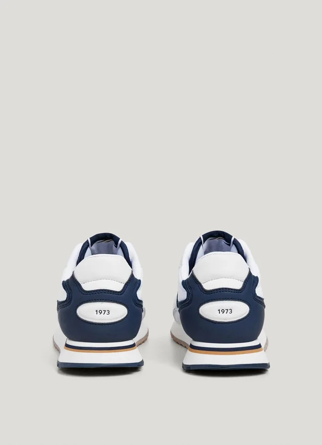 Sneaker aus Leder mit Details aus Wildleder Sneaker aus Leder mit Details aus Wildleder