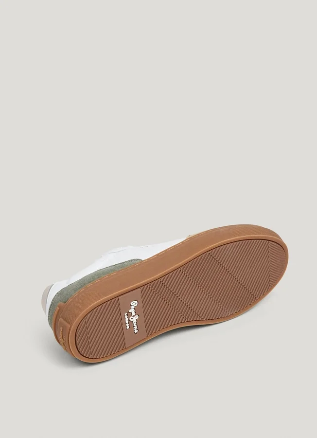 Sneaker aus Leder mit Details aus Wildleder Sneaker aus Leder mit Details aus Wildleder