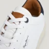 Sneaker aus Leder mit Details aus Wildleder Sneaker aus Leder mit Details aus Wildleder