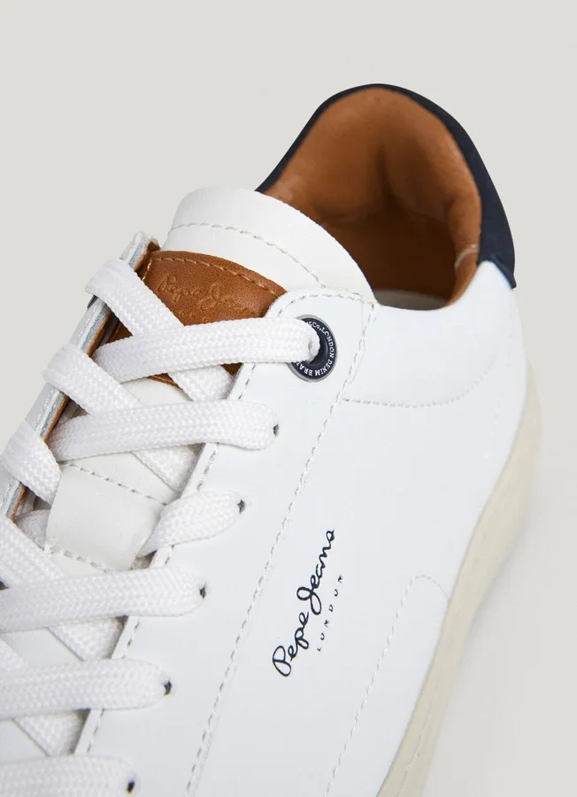 Sneaker aus Leder mit Details aus Wildleder Sneaker aus Leder mit Details aus Wildleder