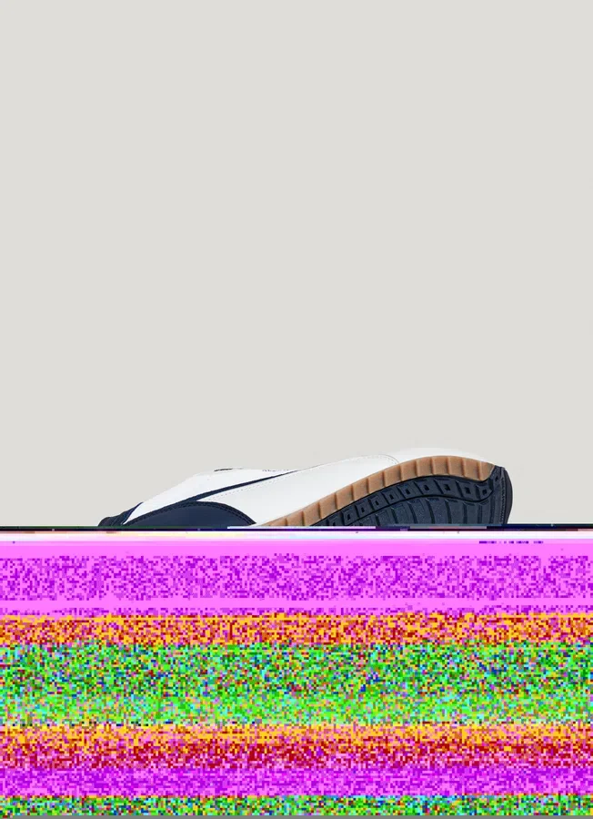 Sneaker aus Leder mit Details aus Wildleder Sneaker aus Leder mit Details aus Wildleder