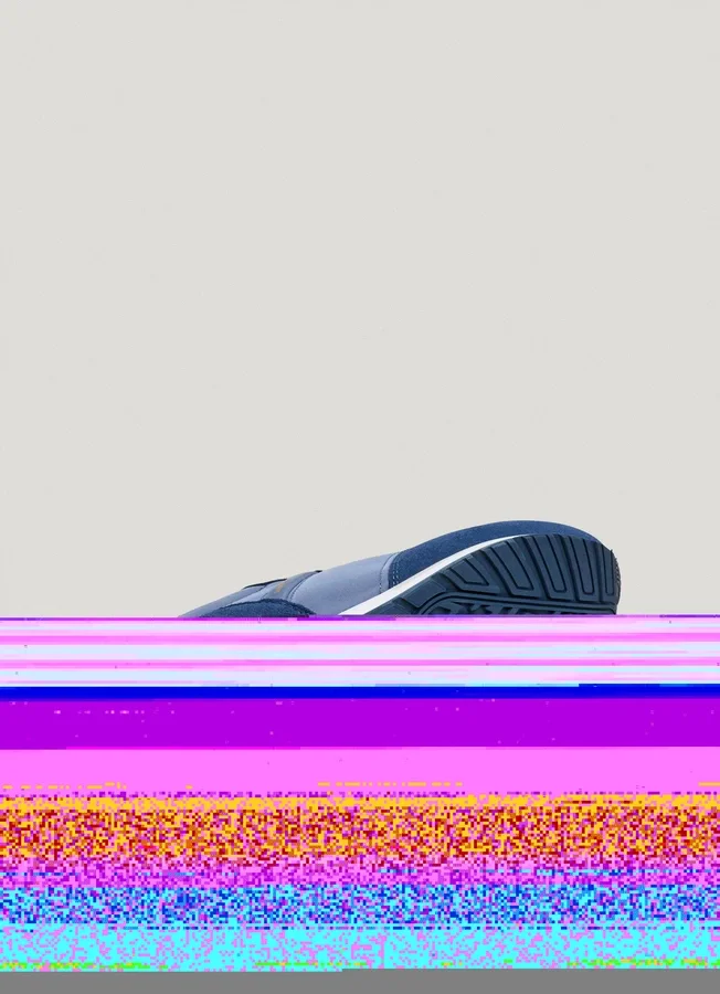 Sneaker aus Leder mit Details aus Wildleder Sneaker aus Leder mit Details aus Wildleder