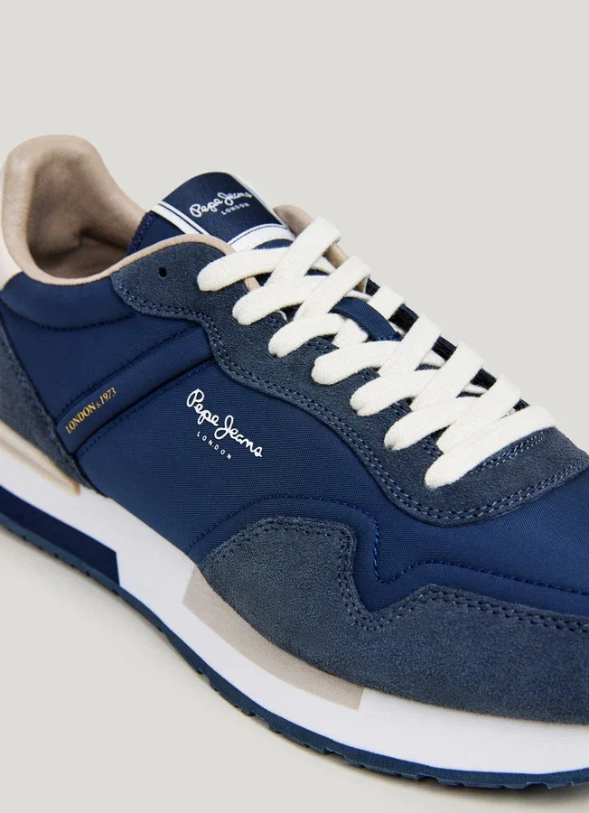 Sneaker aus Leder mit Details aus Wildleder Sneaker aus Leder mit Details aus Wildleder