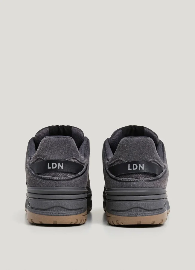 Sneaker mit Cupsole aus Wildleder Sneaker mit Cupsole aus Wildleder