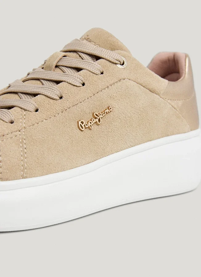 Sneaker mit Cupsole aus Wildleder Sneaker mit Cupsole aus Wildleder