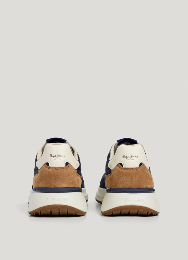 Sneaker mit Details aus Wildleder Sneaker mit Details aus Wildleder