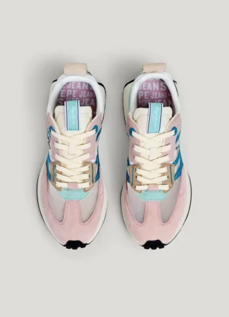 Sneaker mit transparenten Details