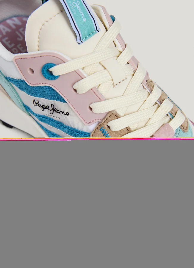 Sneaker mit transparenten Details Sneaker mit transparenten Details
