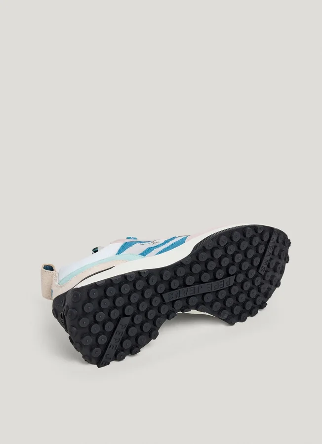 Sneaker mit transparenten Details Sneaker mit transparenten Details