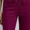 Stretchhose mit ausgestelltem Schnitt