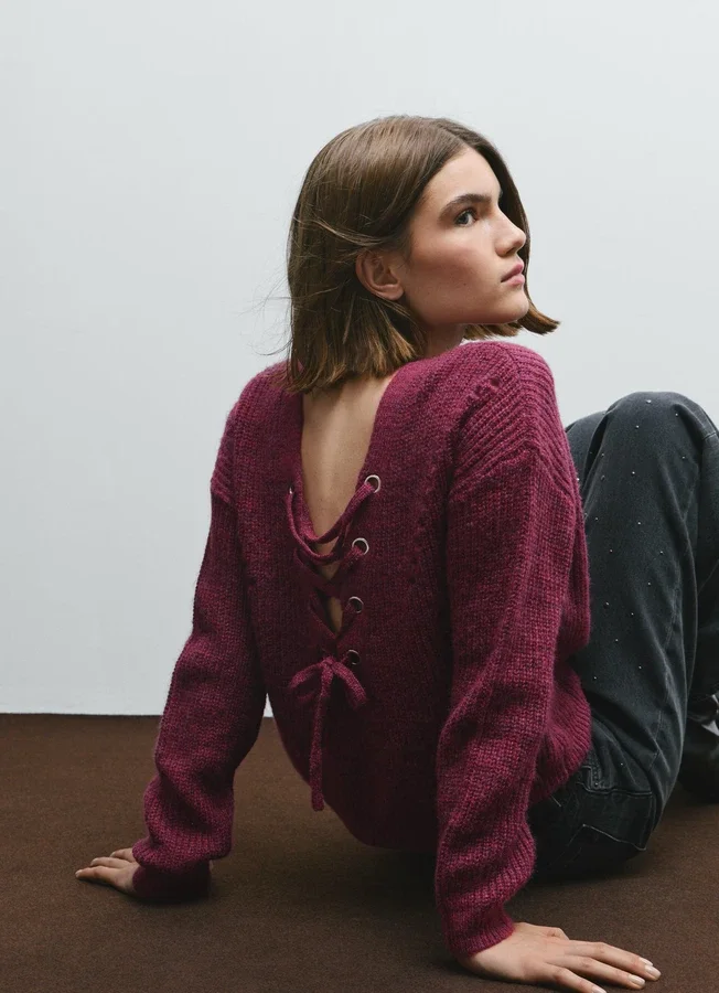 Strickpullover mit V-Ausschnitt Strickpullover mit V-Ausschnitt