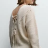 Strickpullover mit V-Ausschnitt Strickpullover mit V-Ausschnitt