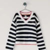 Strickpullover mit V-Ausschnitt Strickpullover mit V-Ausschnitt