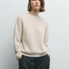 Strickpullover mit V-Ausschnitt Strickpullover mit V-Ausschnitt