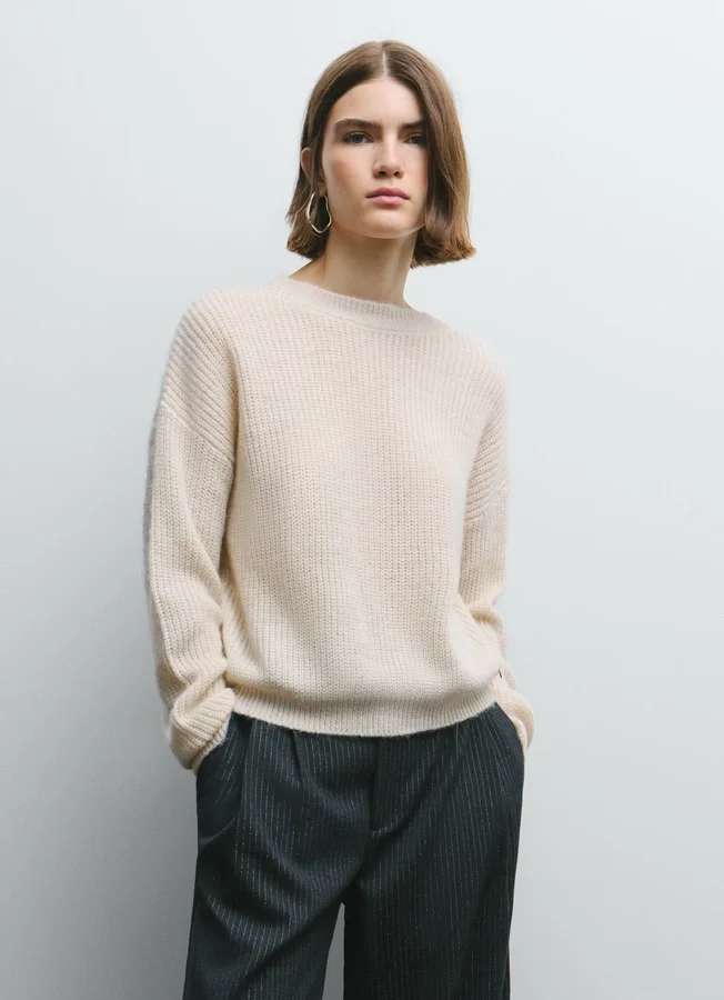 Strickpullover mit V-Ausschnitt Strickpullover mit V-Ausschnitt