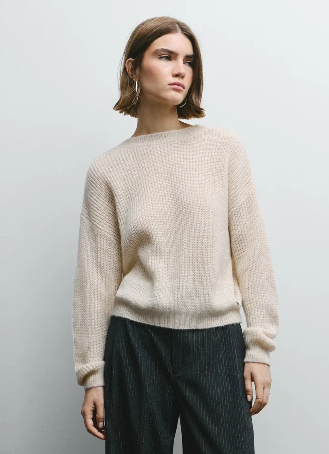 Strickpullover mit V-Ausschnitt Strickpullover mit V-Ausschnitt