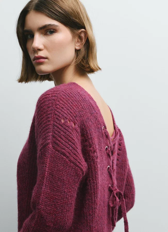 Strickpullover mit V-Ausschnitt Strickpullover mit V-Ausschnitt