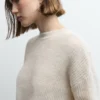 Strickpullover mit V-Ausschnitt Strickpullover mit V-Ausschnitt