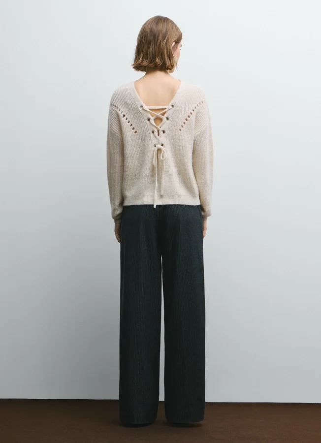 Strickpullover mit V-Ausschnitt Strickpullover mit V-Ausschnitt