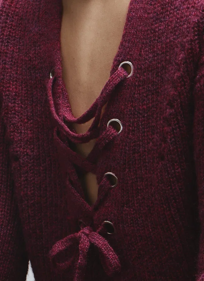 Strickpullover mit V-Ausschnitt Strickpullover mit V-Ausschnitt