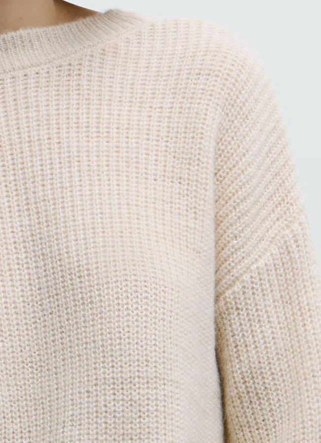 Strickpullover mit V-Ausschnitt Strickpullover mit V-Ausschnitt