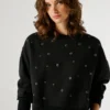 Sweatshirt mit Rundhalsausschnitt und Nieten