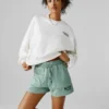 Sweatshirt mit Rundhalsausschnitt und normaler Passform Sweatshirt mit Rundhalsausschnitt und normaler Passform
