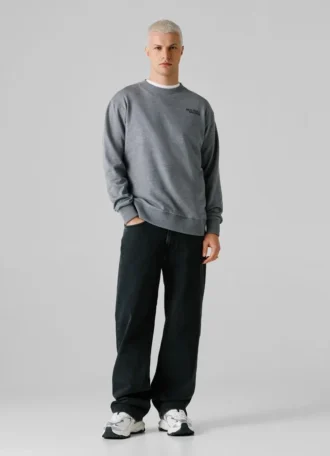 Sweatshirt mit Rundhalsausschnitt und normaler Passform