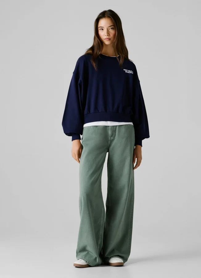 Sweatshirt mit Rundhalsausschnitt und normaler Passform Sweatshirt mit Rundhalsausschnitt und normaler Passform