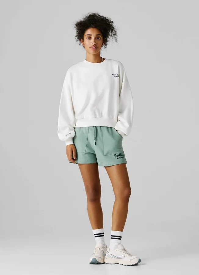 Sweatshirt mit Rundhalsausschnitt und normaler Passform Sweatshirt mit Rundhalsausschnitt und normaler Passform
