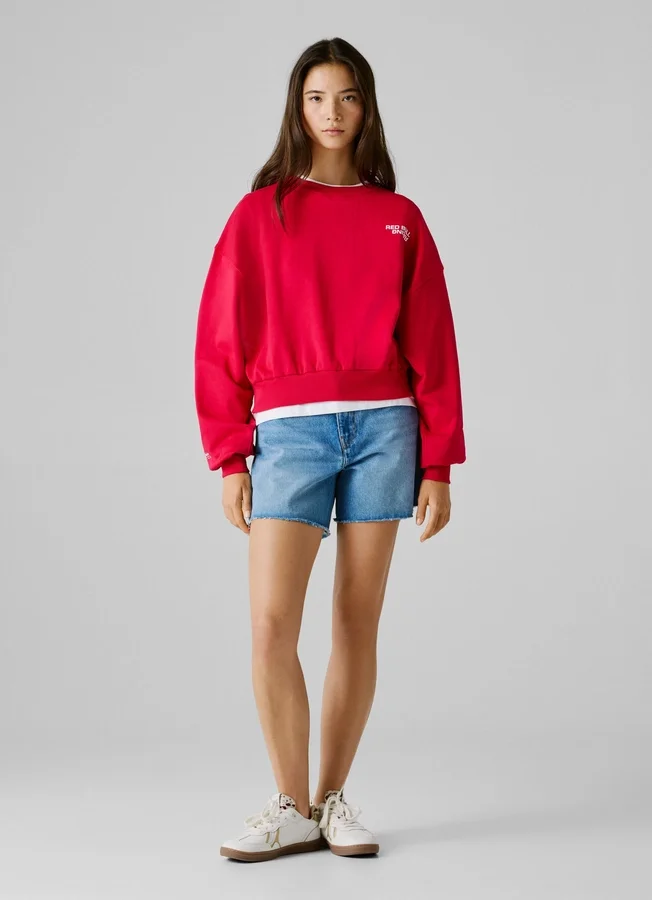 Sweatshirt mit Rundhalsausschnitt und normaler Passform Sweatshirt mit Rundhalsausschnitt und normaler Passform