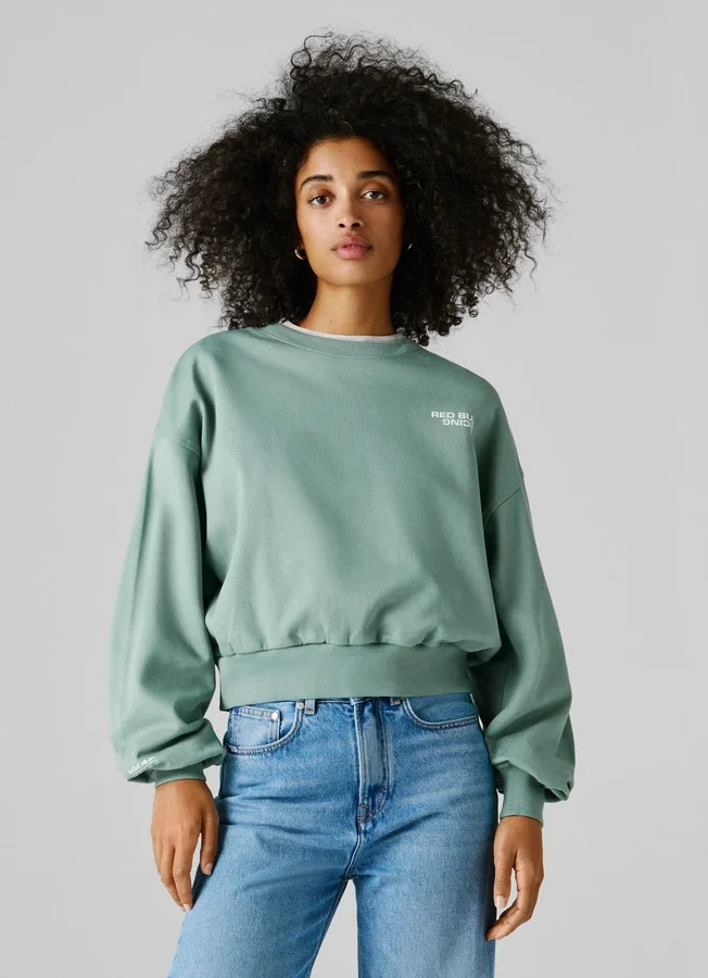 Sweatshirt mit Rundhalsausschnitt und normaler Passform Sweatshirt mit Rundhalsausschnitt und normaler Passform