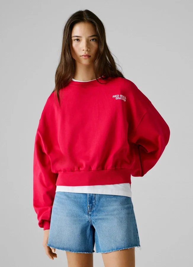 Sweatshirt mit Rundhalsausschnitt und normaler Passform Sweatshirt mit Rundhalsausschnitt und normaler Passform