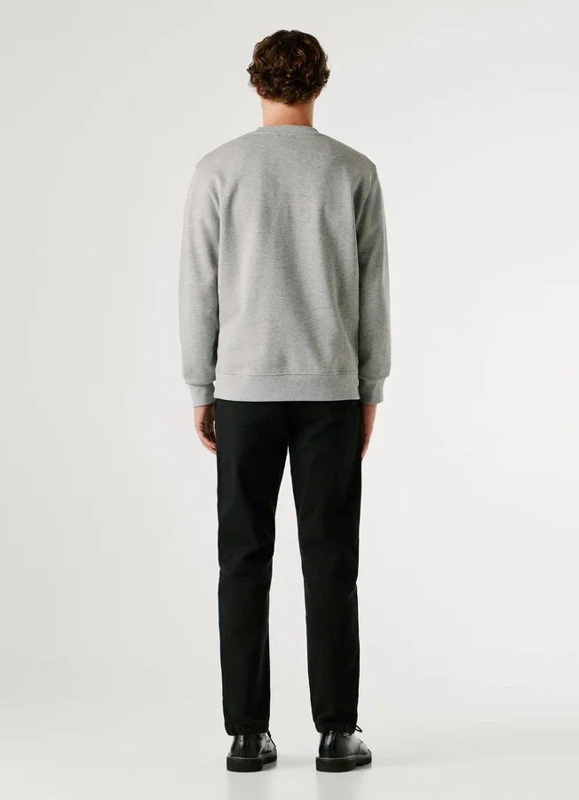 Sweatshirt mit Rundhalsausschnitt und normaler Passform Sweatshirt mit Rundhalsausschnitt und normaler Passform